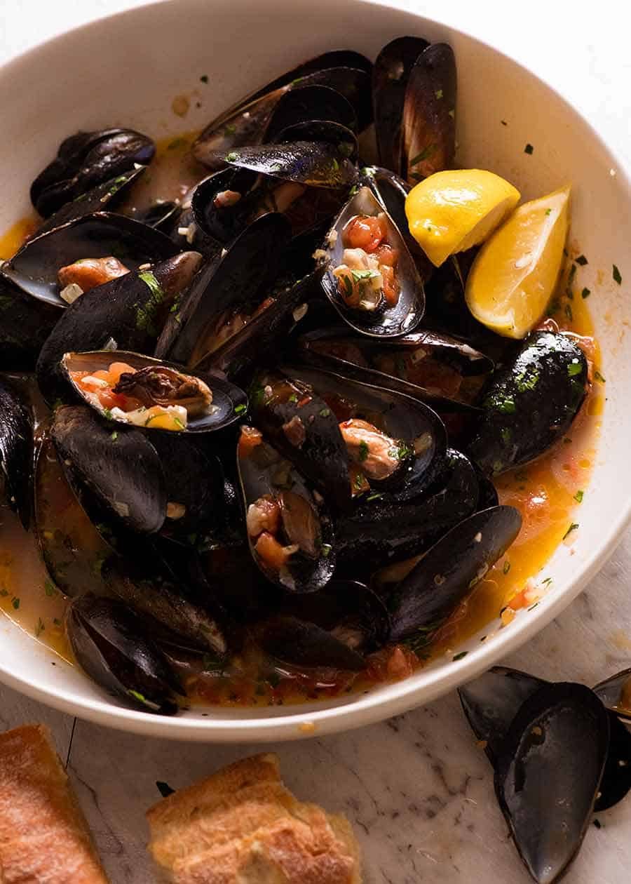 Mussels with Garlic White Wine in a big bowl, ready to be eaten