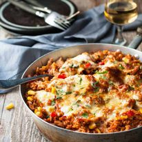 One Pot Chicken Enchilada Rice Casserole - the flavours of chicken enchilada, in a rice casserole, all made in ONE POT on the stove!