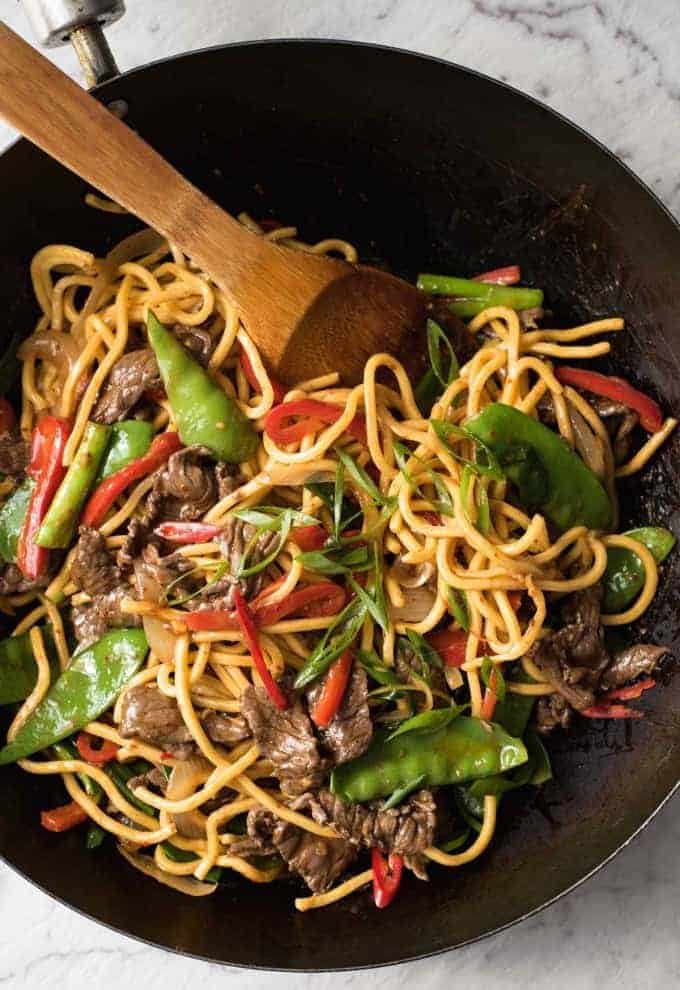 Spicy Beef Hokkien Noodles - An easy midweek meal you can make with whatever veg & proteins you have in your fridge!