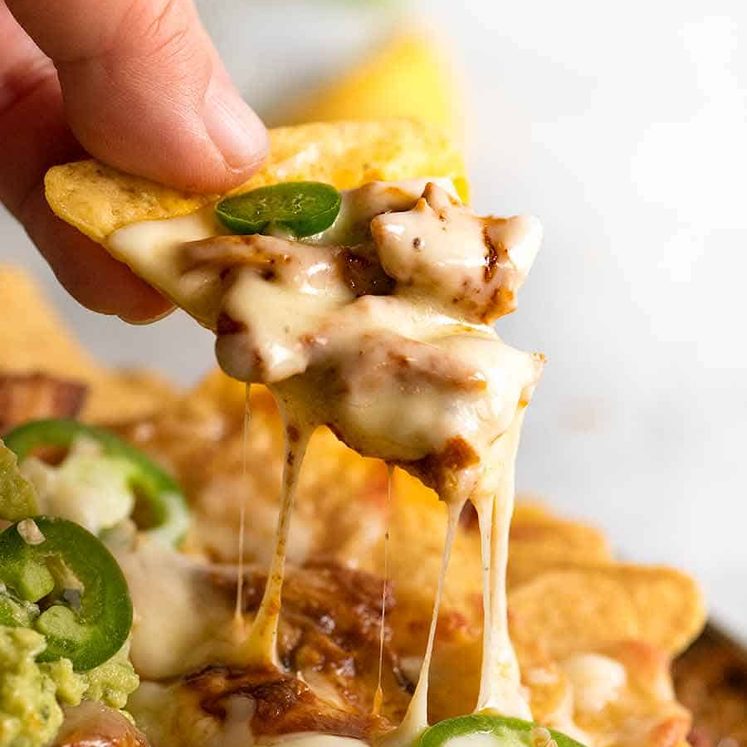 Chicken nachos cheese pull!