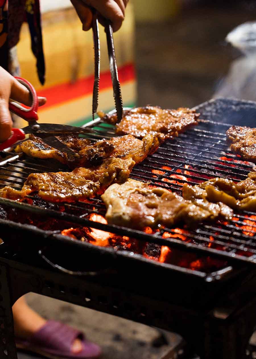 Street Food Ghetto grilling pork chops