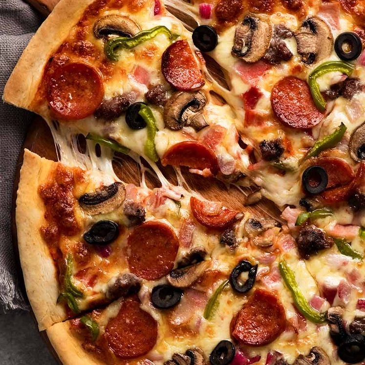 Overhead photo of supreme No Yeast Pizza